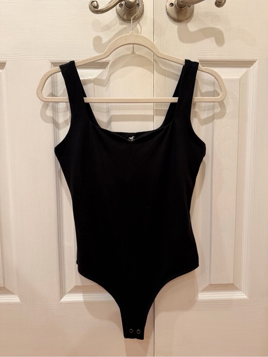 Hollister Tops - Hollister Sweetheart Neckline Bodysuit
